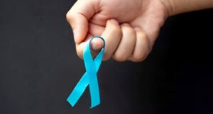 Lee más sobre el artículo Cáncer Testicular: Síntomas que Todo Hombre Debería Conocer para Detectarlo a Tiempo